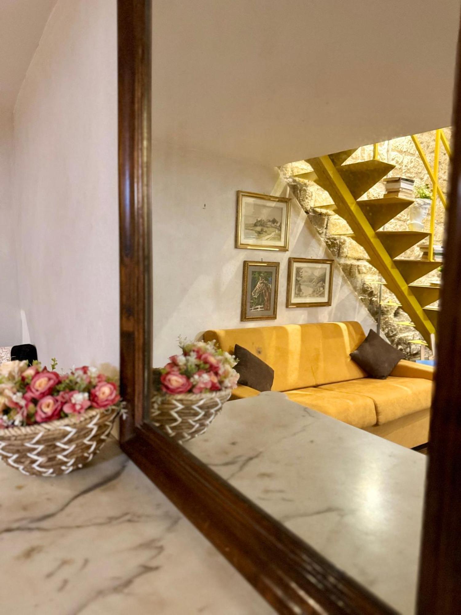 Carlito'S House- Un'Intera Casa Al Centro Storico Apartment เนเปิลส์ ภายนอก รูปภาพ