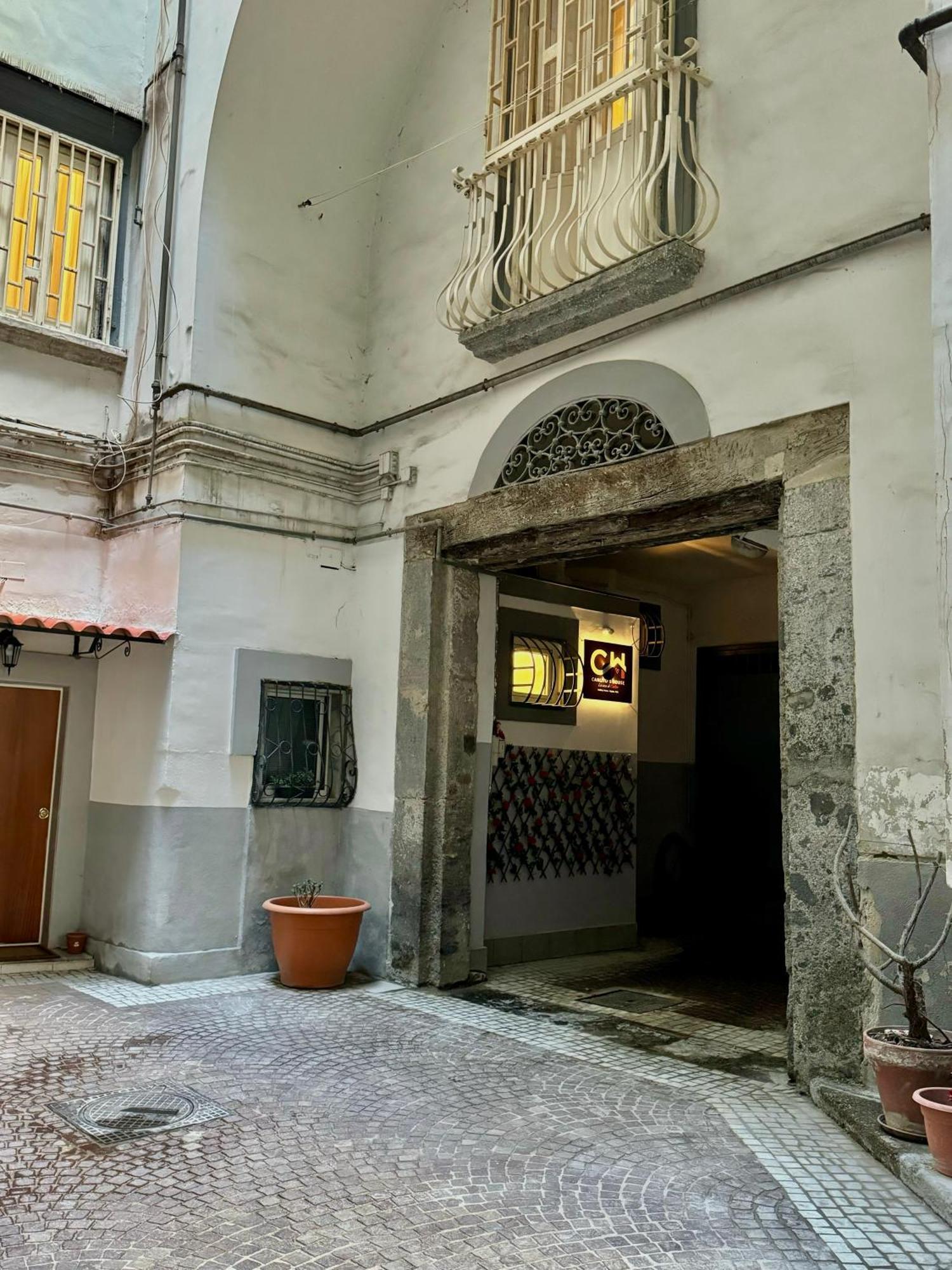 Carlito'S House- Un'Intera Casa Al Centro Storico Apartment เนเปิลส์ ภายนอก รูปภาพ